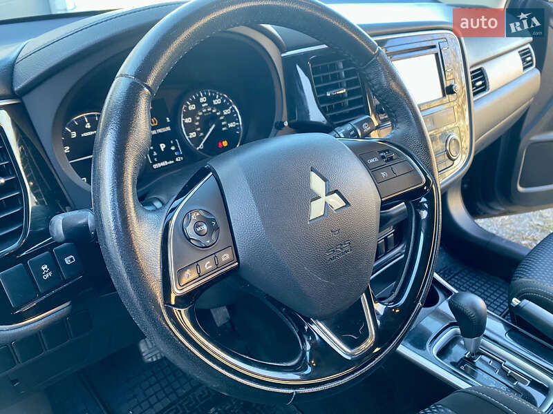 Внедорожник / Кроссовер Mitsubishi Outlander 2017 в Виннице