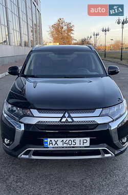 Позашляховик / Кросовер Mitsubishi Outlander 2020 в Києві