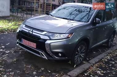 Внедорожник / Кроссовер Mitsubishi Outlander 2019 в Киеве