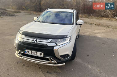 Позашляховик / Кросовер Mitsubishi Outlander 2018 в 