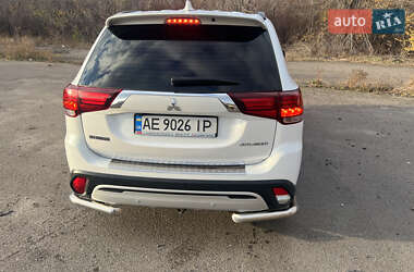 Позашляховик / Кросовер Mitsubishi Outlander 2018 в 