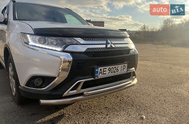 Позашляховик / Кросовер Mitsubishi Outlander 2018 в 