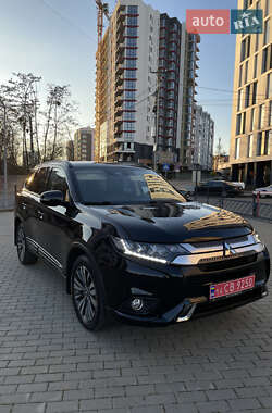 Внедорожник / Кроссовер Mitsubishi Outlander 2020 в Львове