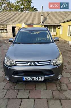 Позашляховик / Кросовер Mitsubishi Outlander 2012 в 