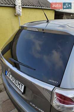 Позашляховик / Кросовер Mitsubishi Outlander 2012 в 