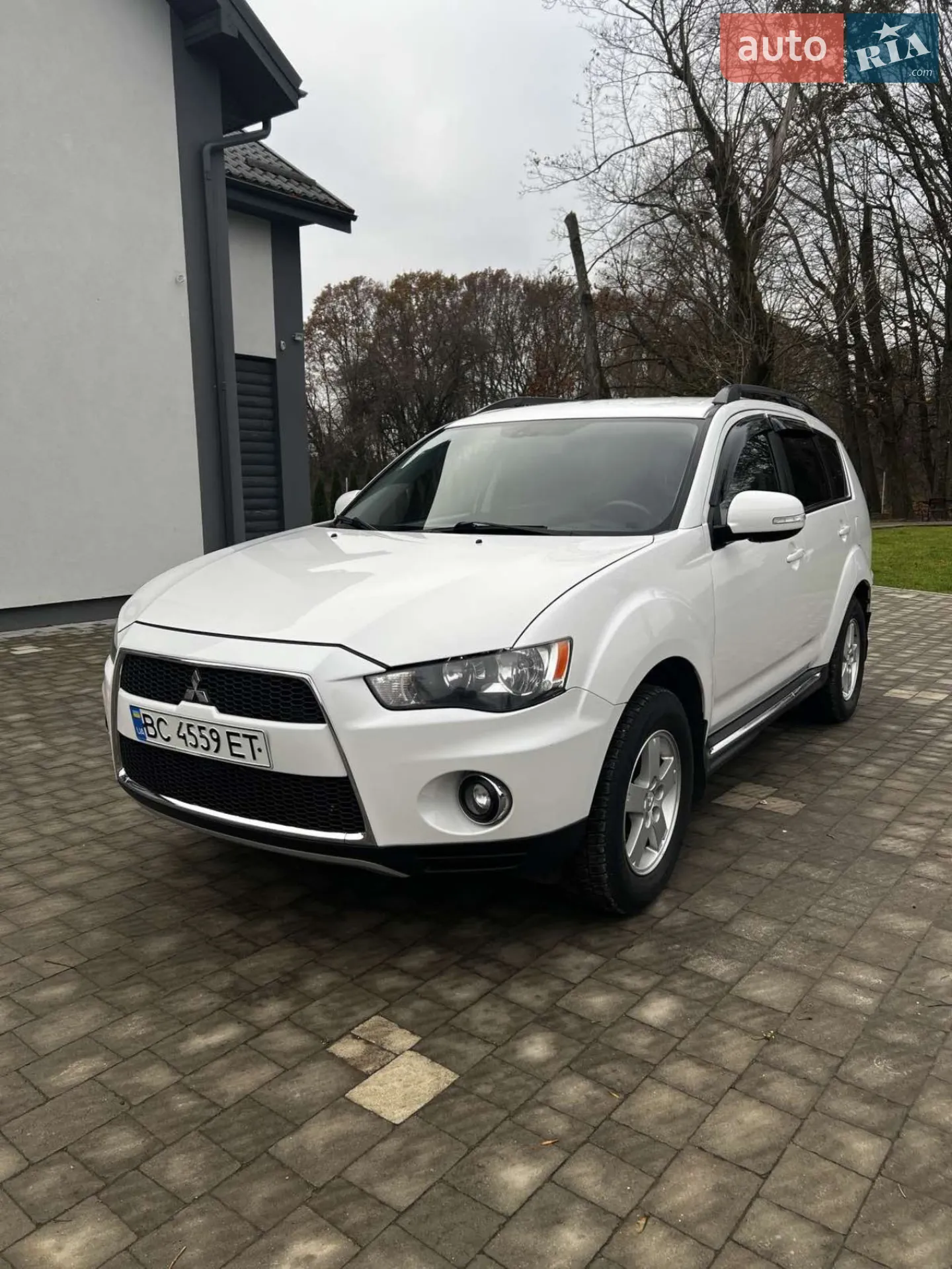 2010 Mitsubishi Outlander - фото 1