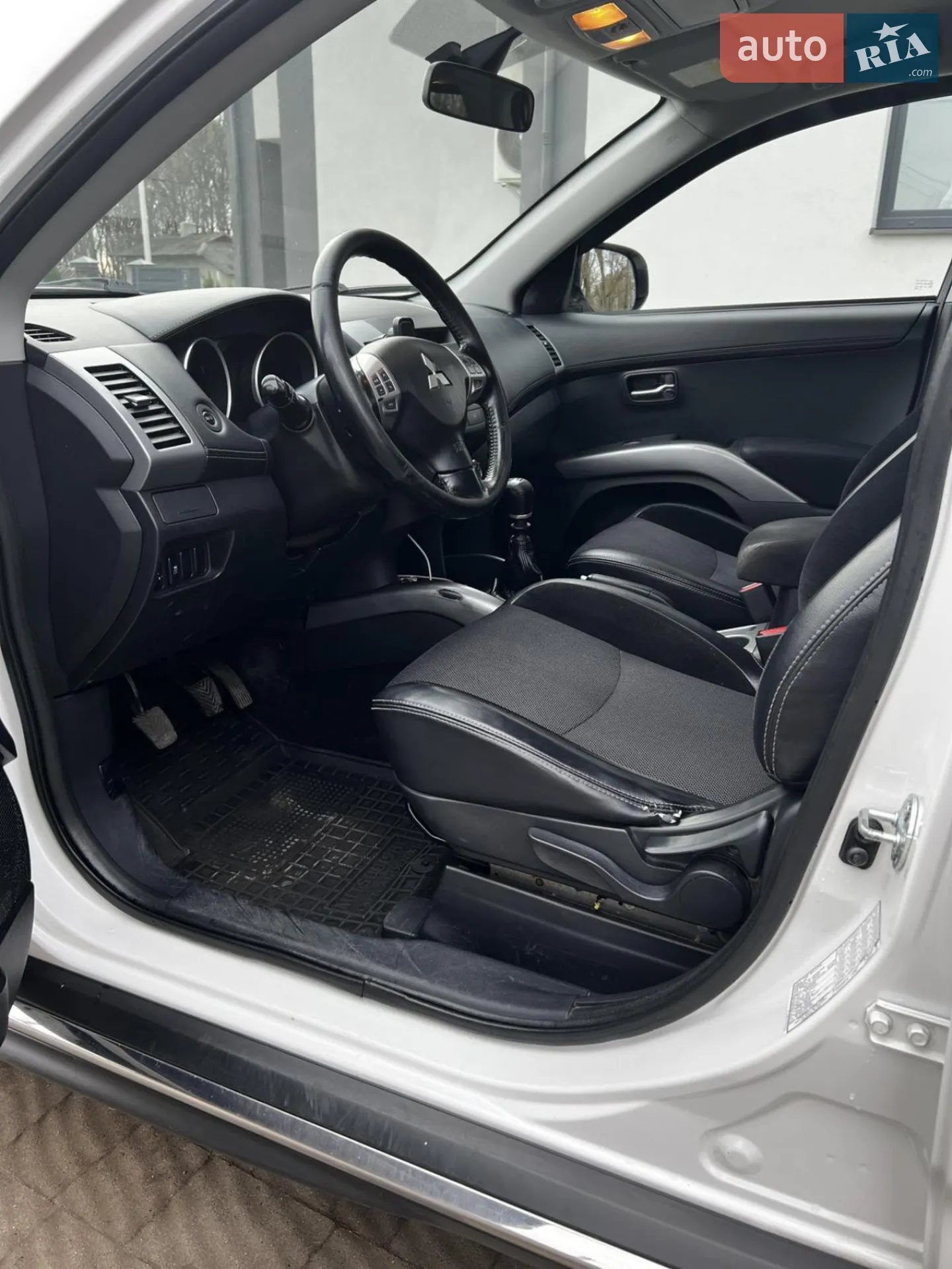 2010 Mitsubishi Outlander - мініатюра 10