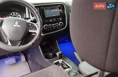 Внедорожник / Кроссовер Mitsubishi Outlander 2013 в Запорожье