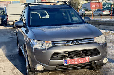 Позашляховик / Кросовер Mitsubishi Outlander 2013 в Києві