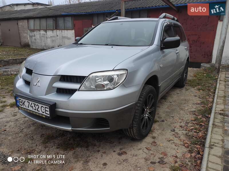 Позашляховик / Кросовер Mitsubishi Outlander 2006 в Вараші