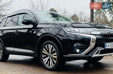 Внедорожник / Кроссовер Mitsubishi Outlander 2020 в Киеве