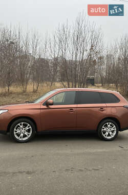 Позашляховик / Кросовер Mitsubishi Outlander 2013 в Харкові