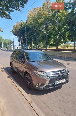 Позашляховик / Кросовер Mitsubishi Outlander 2017 в Рівному