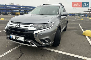 Позашляховик / Кросовер Mitsubishi Outlander 2019 в Києві