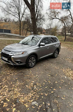 Позашляховик / Кросовер Mitsubishi Outlander 2019 в Кривому Розі