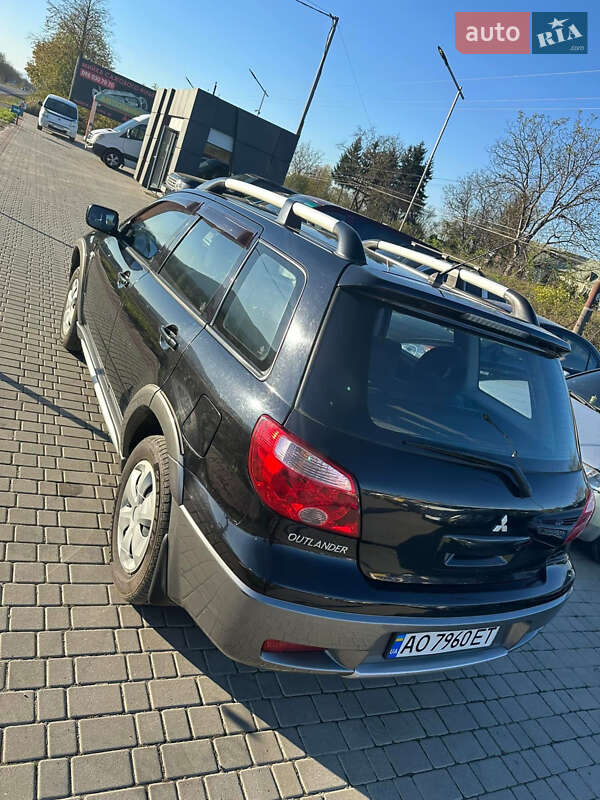Внедорожник / Кроссовер Mitsubishi Outlander 2005 в Тячеве