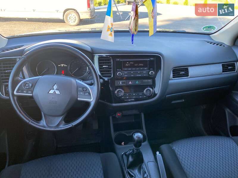 Внедорожник / Кроссовер Mitsubishi Outlander 2012 в Владимирце