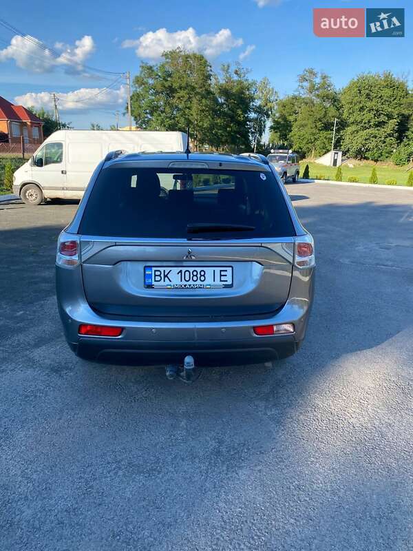 Внедорожник / Кроссовер Mitsubishi Outlander 2012 в Владимирце