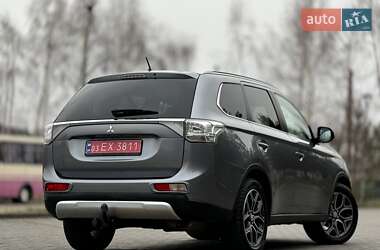 Позашляховик / Кросовер Mitsubishi Outlander 2015 в Дрогобичі