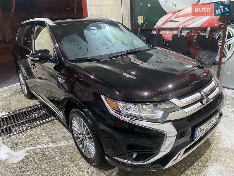 Внедорожник / Кроссовер Mitsubishi Outlander 2020 в Новомиргороде