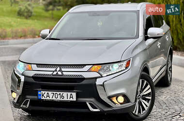 Внедорожник / Кроссовер Mitsubishi Outlander 2019 в 