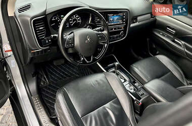 Внедорожник / Кроссовер Mitsubishi Outlander 2019 в 