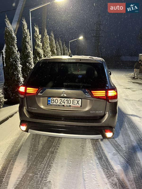 Позашляховик / Кросовер Mitsubishi Outlander 2018 в Кременці