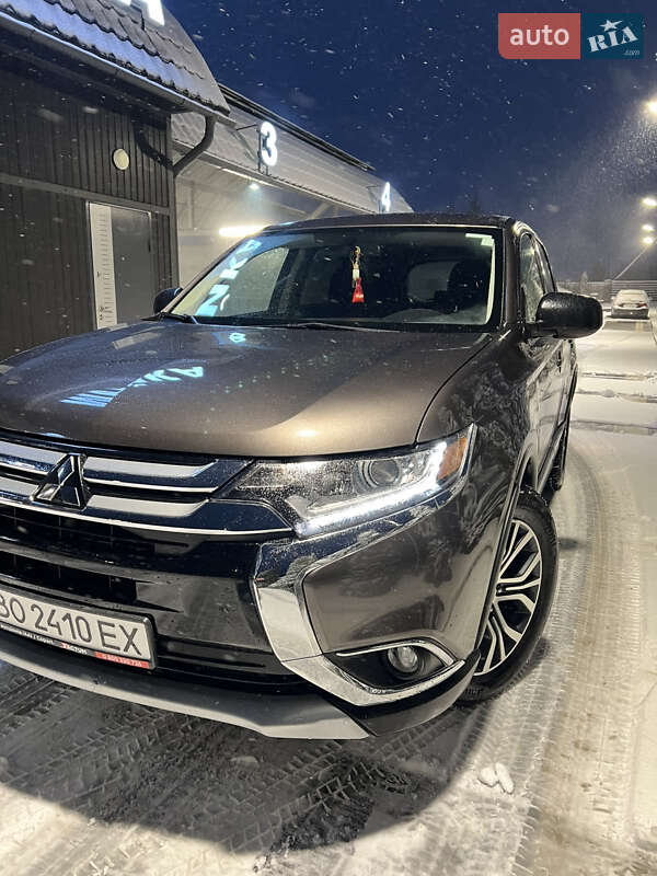 Позашляховик / Кросовер Mitsubishi Outlander 2018 в Кременці