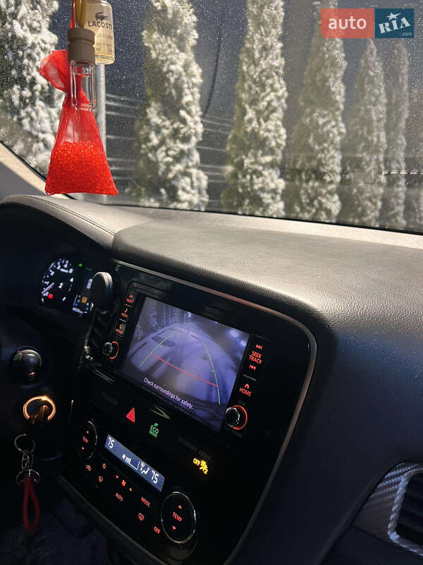 Позашляховик / Кросовер Mitsubishi Outlander 2018 в Кременці