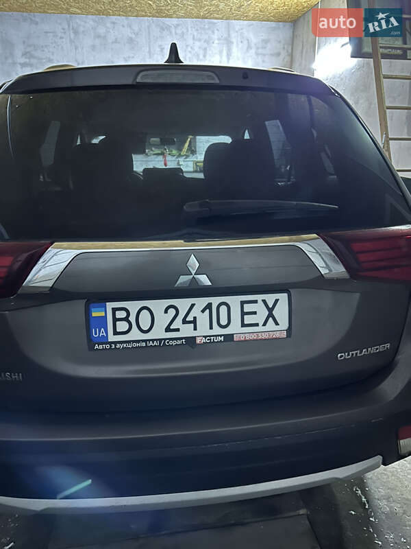 Позашляховик / Кросовер Mitsubishi Outlander 2018 в Кременці