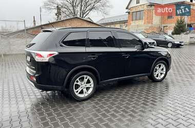 Внедорожник / Кроссовер Mitsubishi Outlander 2014 в 