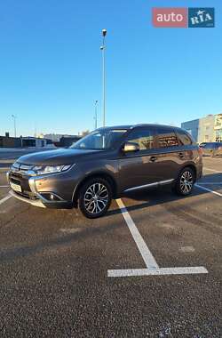 Позашляховик / Кросовер Mitsubishi Outlander 2018 в Києві