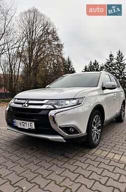 Внедорожник / Кроссовер Mitsubishi Outlander 2015 в 