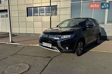 Позашляховик / Кросовер Mitsubishi Outlander 2019 в Києві