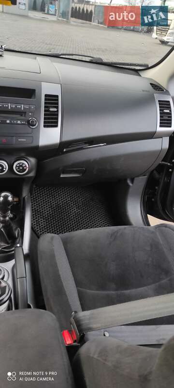 Внедорожник / Кроссовер Mitsubishi Outlander 2007 в Сарнах