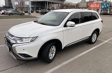 Внедорожник / Кроссовер Mitsubishi Outlander 2021 в Киеве