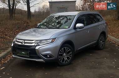 Внедорожник / Кроссовер Mitsubishi Outlander 2015 в Киеве