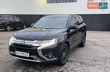 Позашляховик / Кросовер Mitsubishi Outlander 2018 в Києві