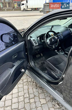Внедорожник / Кроссовер Mitsubishi Outlander 2011 в 