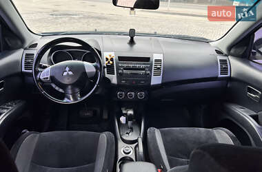 Внедорожник / Кроссовер Mitsubishi Outlander 2011 в 
