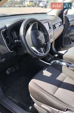 Внедорожник / Кроссовер Mitsubishi Outlander 2019 в 