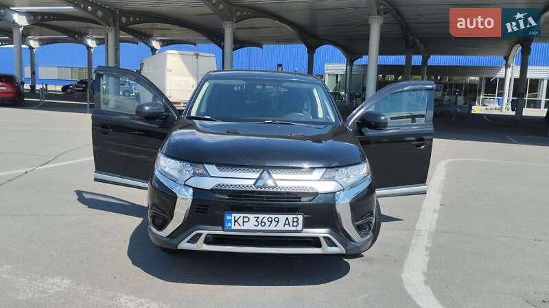 Позашляховик / Кросовер Mitsubishi Outlander 2019 в Запоріжжі
