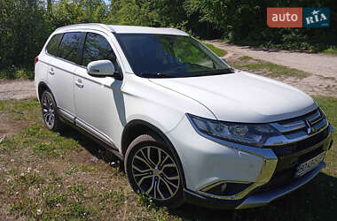 Позашляховик / Кросовер Mitsubishi Outlander 2017 в Почаєві