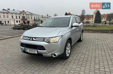 Внедорожник / Кроссовер Mitsubishi Outlander 2013 в 