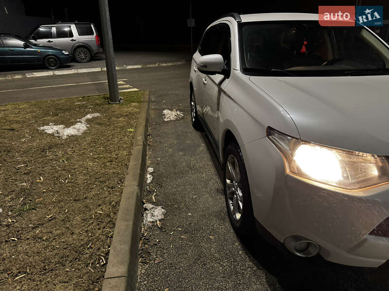 Внедорожник / Кроссовер Mitsubishi Outlander 2012 в Чернигове