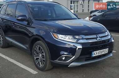 Внедорожник / Кроссовер Mitsubishi Outlander 2016 в Киеве