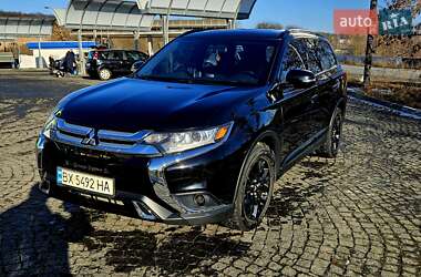 Позашляховик / Кросовер Mitsubishi Outlander 2018 в 