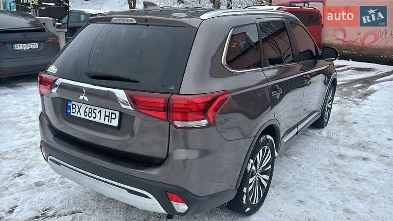 Позашляховик / Кросовер Mitsubishi Outlander 2019 в Хмельницькому