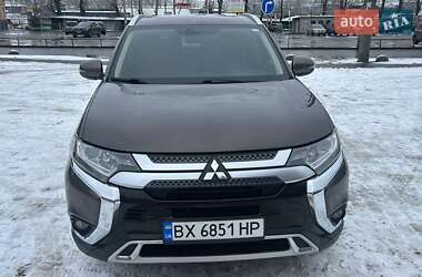 Внедорожник / Кроссовер Mitsubishi Outlander 2019 в 