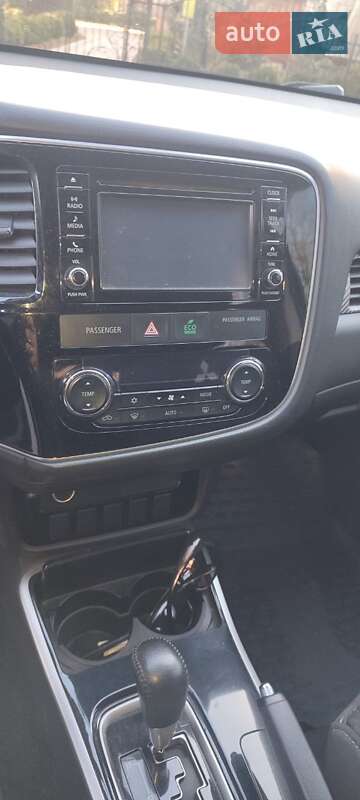 Позашляховик / Кросовер Mitsubishi Outlander 2016 в Знам'янці фото 8 Позашляховик / Кросовер Mitsubishi Outlander 2016 в Знам'янці